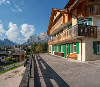 Grande terrazzo panoramico con vista sulle Tofane e sulle Dolomiti a Cortina d'Ampezzo