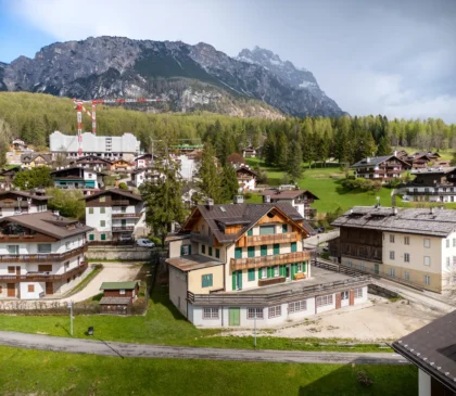 Veduta aerea con drone dell’appartamento in Via Faloria a Cortina d’Ampezzo